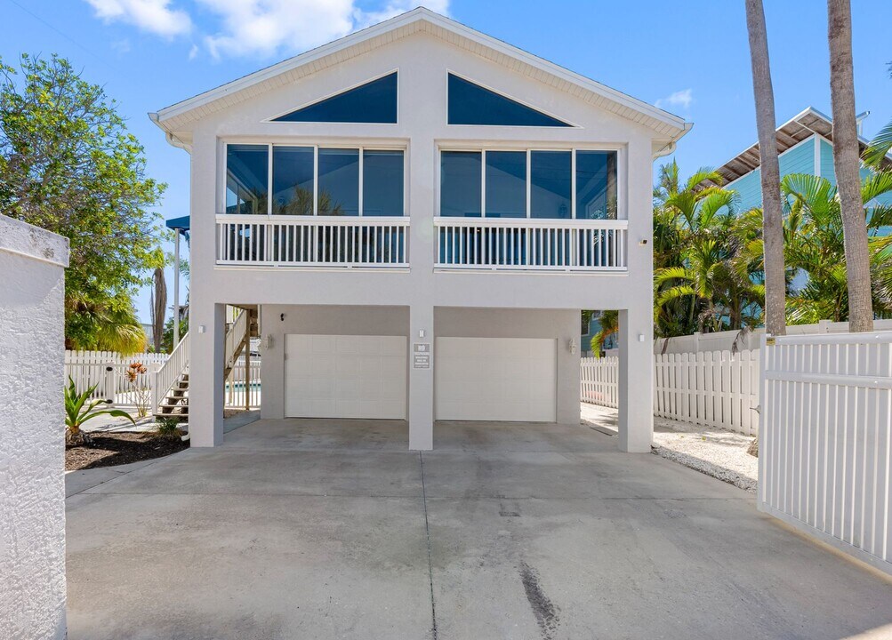 6911 Point of Rocks Rd in Sarasota, FL - Building Photo
