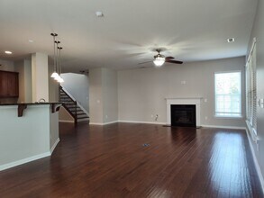 8611 Burnside Ln in Charlotte, NC - Foto de edificio - Building Photo