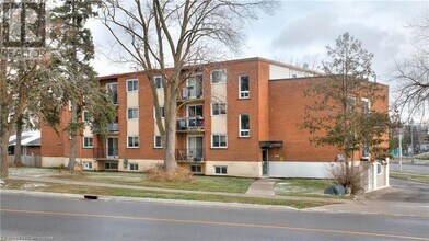 371 Dale Crescent in Waterloo, ON - Building Photo - Building Photo