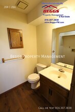 300 Dains St in Liberty, MO - Building Photo - Building Photo