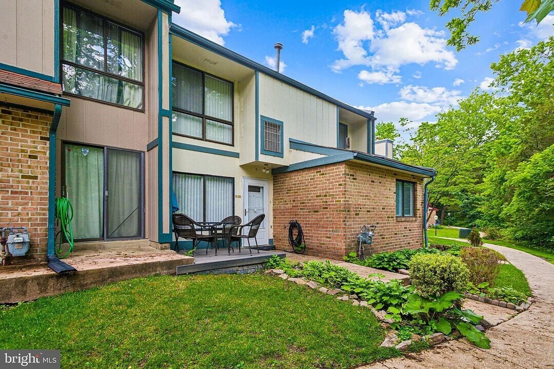 1008 Timber Creek Rd in Lindenwold, NJ - Building Photo