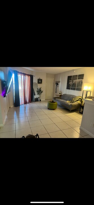 150 Santa Clara Dr in Naples, FL - Building Photo