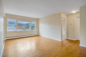 39 Conti Pkwy in Elmwood Park, IL - Building Photo - Building Photo