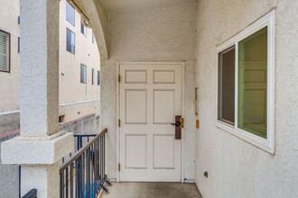 926 S Leland St in Los Angeles, CA - Building Photo - Building Photo