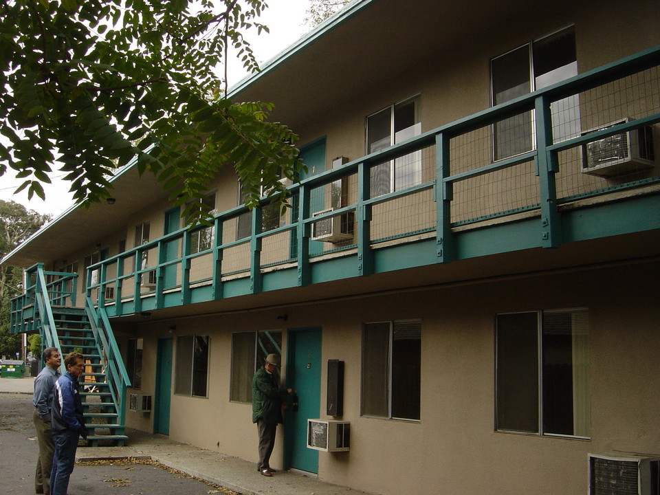 Parkside Apartments in Stockton, CA - Building Photo