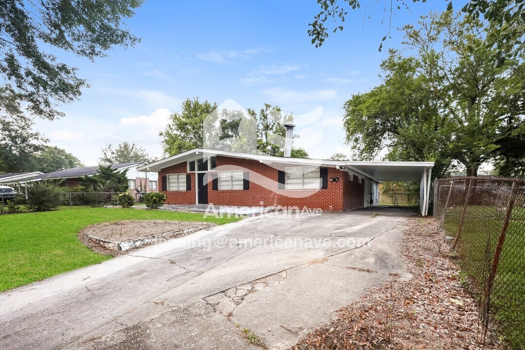 2410 Broadmoor Dr in Columbus, GA - Foto de edificio