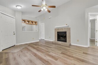 720 Decker Prairie Dr in Austin, TX - Foto de edificio - Building Photo