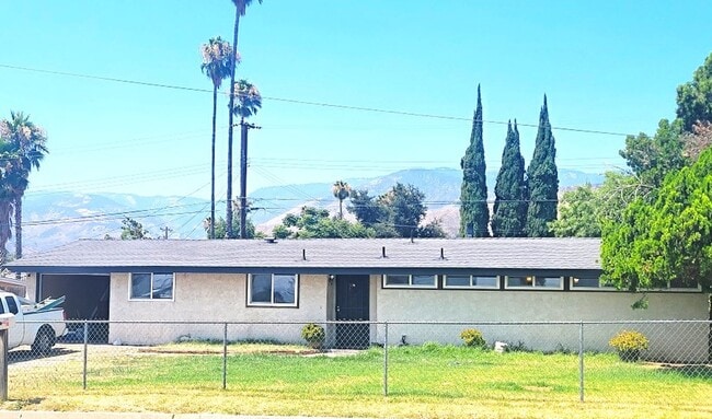 25398 Eureka St E in San Bernardino, CA - Building Photo - Building Photo