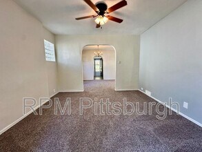 2218 McMonagle Ave in Pittsburgh, PA - Foto de edificio - Building Photo
