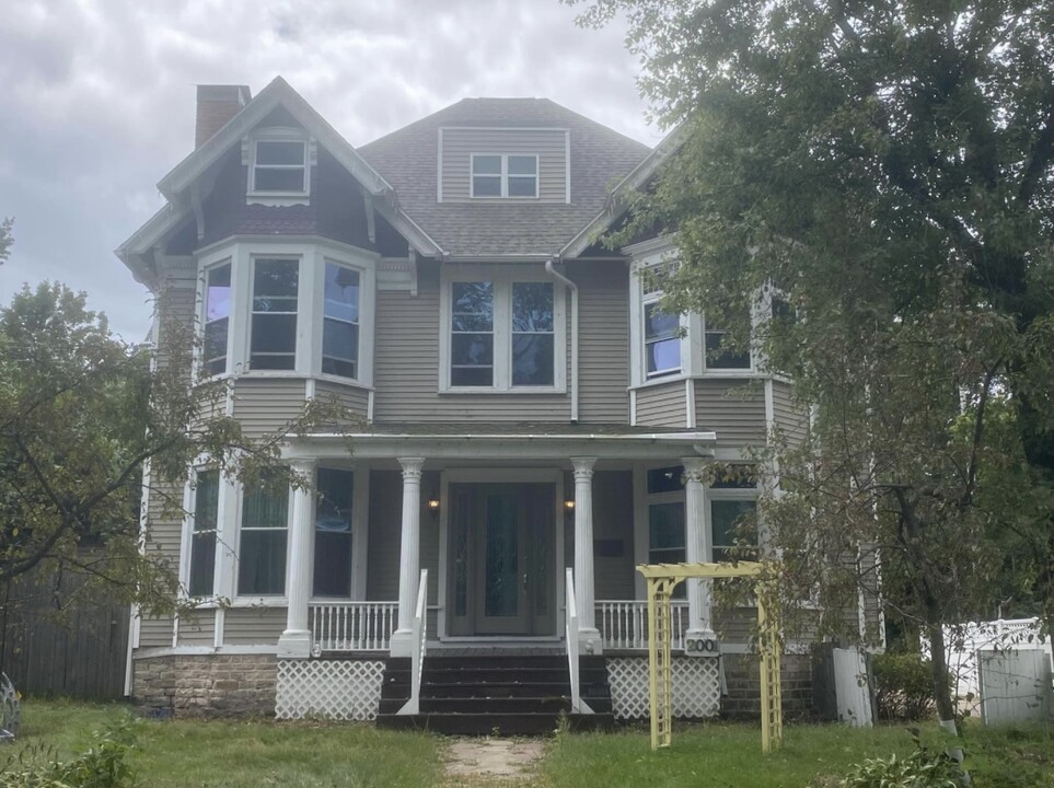 2001 Main St in Stevens Point, WI - Foto de edificio