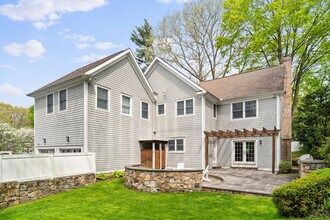 187 Compo Rd S in Westport, CT - Foto de edificio - Building Photo