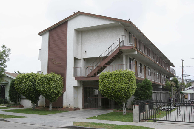 1061 Molino Ave in Long Beach, CA - Foto de edificio - Building Photo