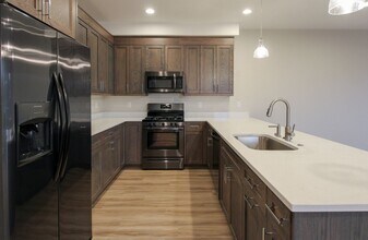 3221 Pheasant Ave SE-Unit -3221 in Salem, OR - Building Photo - Building Photo