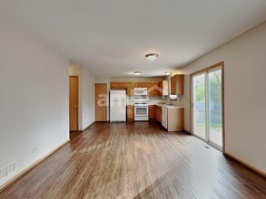 233 E Cobbler Ct in Round Lake Beach, IL - Building Photo - Building Photo