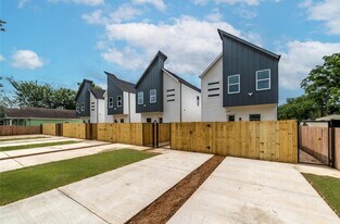 2704 Bostic St in Houston, TX - Building Photo