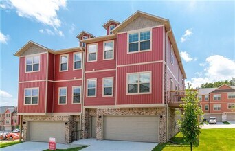 2819 W Auburn Dr in Fayetteville, AR - Building Photo - Building Photo