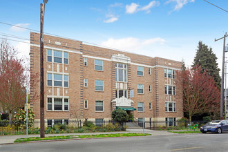 Lavanch Apartments in Seattle, WA - Building Photo - Primary Photo