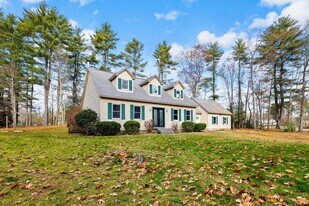 31 Moulton Ave in Greenland, NH - Building Photo