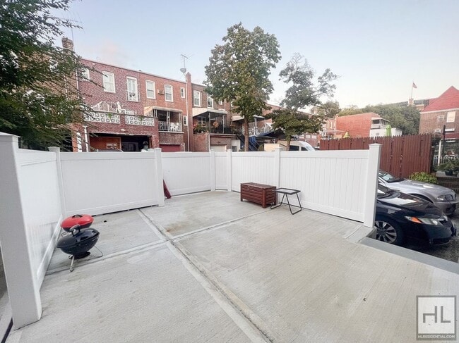 68-37 Dartmouth St in Queens, NY - Building Photo - Building Photo