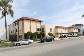 La Casa De Seville in Oxnard, CA - Building Photo - Building Photo