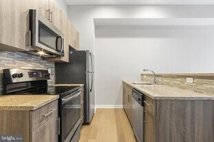 1300 Chestnut St in Philadelphia, PA - Building Photo