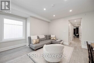 207-207 Perth Ave in Toronto, ON - Building Photo - Building Photo