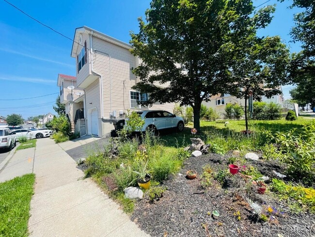 12 Ellen Ave in Perth Amboy, NJ - Building Photo - Building Photo