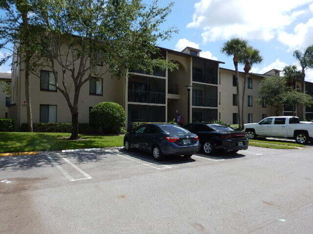 202 Foxtail Dr-Unit -D2 in Greenacres, FL - Building Photo