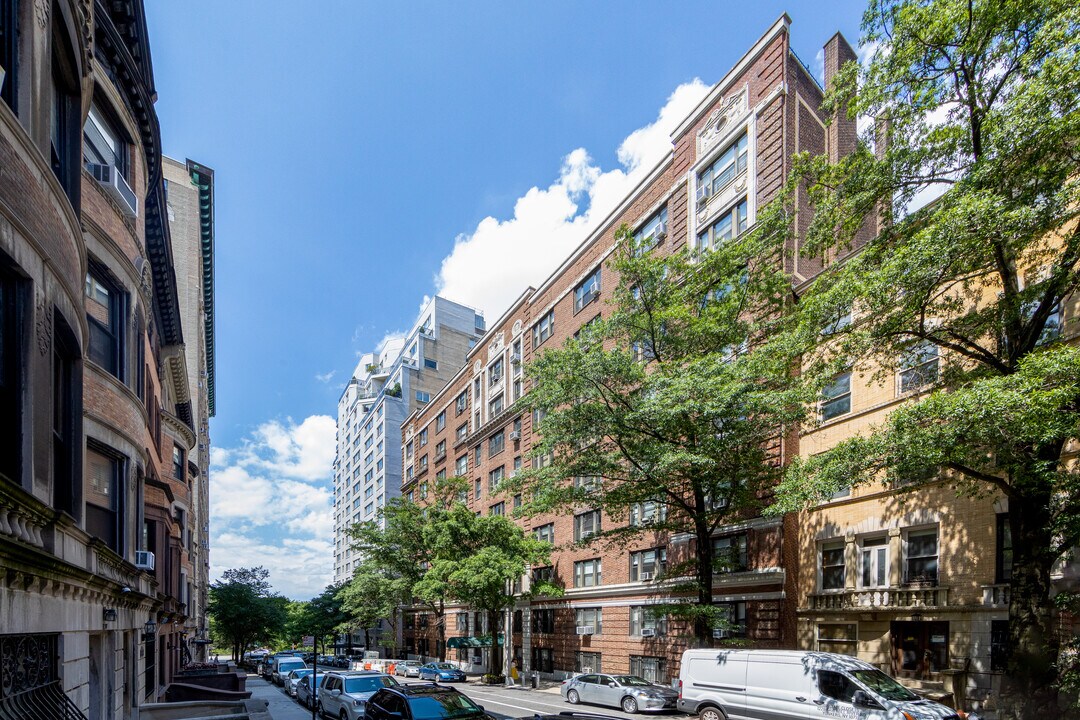321 W 78th St in New York, NY - Building Photo