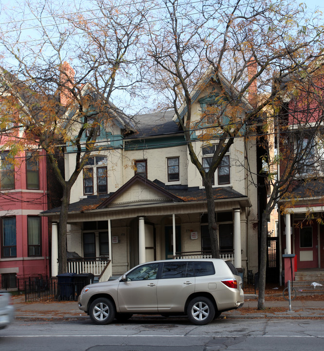 271-273 Sherbourne St in Toronto, ON - Building Photo