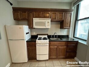 252 Newbury St, Unit #250-1R in Boston, MA - Building Photo - Building Photo