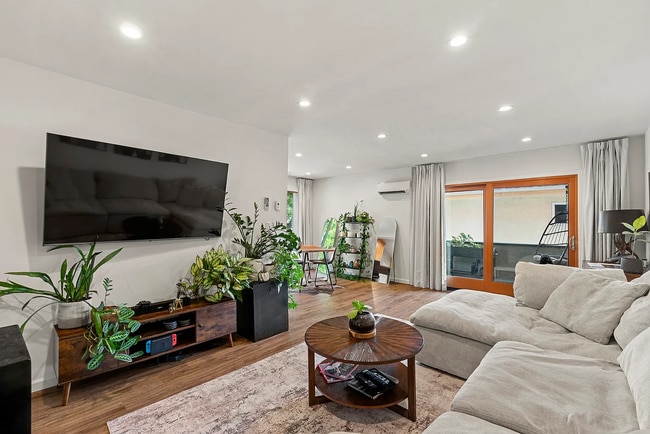 property at 1425 N Harper Ave