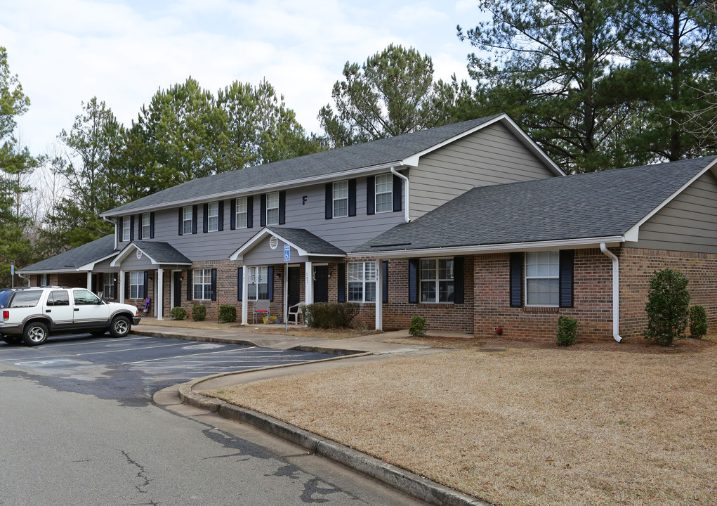 Lakeview Apartments in Canton, GA - Building Photo