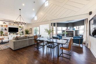 Crestline Cary in Cary, NC - Foto de edificio - Interior Photo