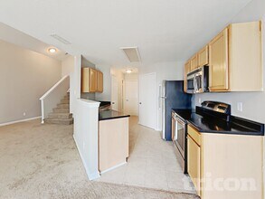 6750 Kinnerton Dr in Indianapolis, IN - Foto de edificio - Building Photo