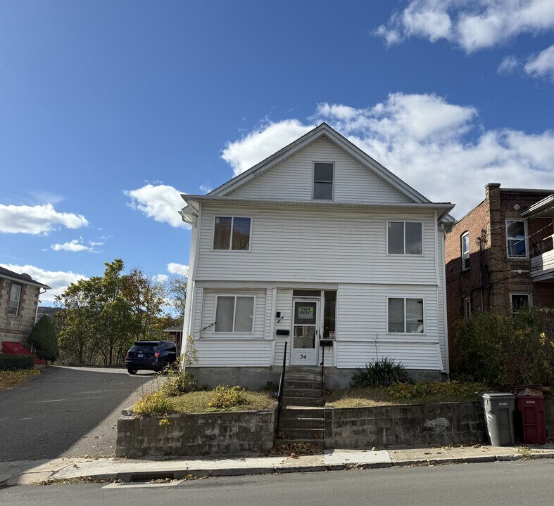 54 High St in Naugatuck, CT - Foto de edificio