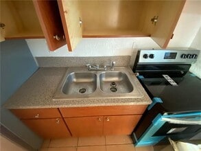 2247 Simms St in Hollywood, FL - Building Photo - Building Photo