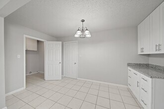 3203 Ripplebrook Dr in Houston, TX - Building Photo - Building Photo