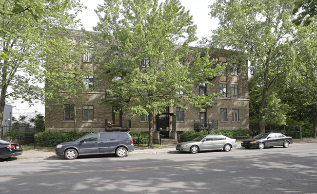 2230 Lionel-Groulx