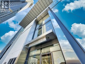 8-508 Cumberland St in Toronto, ON - Building Photo - Building Photo
