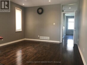 619 Clearbrook Dr in Ottawa, ON - Building Photo - Building Photo