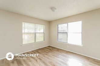 7330 Shadow Trail in San Antonio, TX - Building Photo - Building Photo