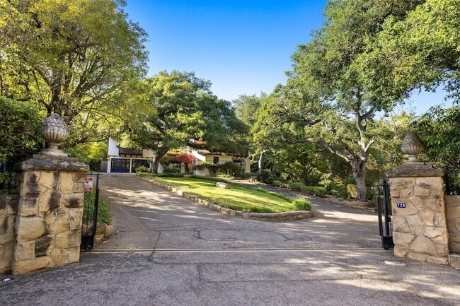 725 Ashley Rd