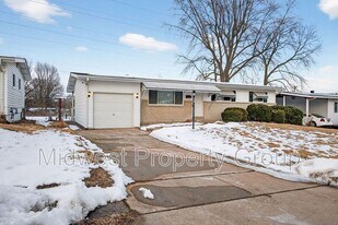 2365 Dove Dr in Florissant, MO - Building Photo