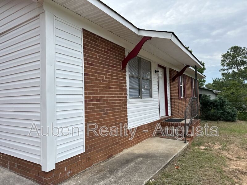 2516 Kensington Dr E in Augusta, GA - Building Photo