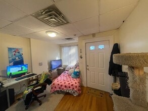 213 Highland Ave, Unit #A in Somerville, MA - Foto de edificio - Building Photo