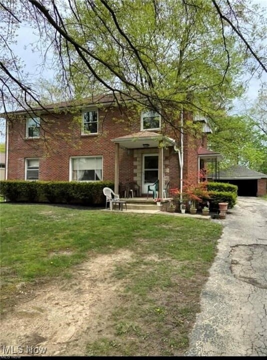 7211 Pennsylvania Ave in Youngstown, OH - Building Photo