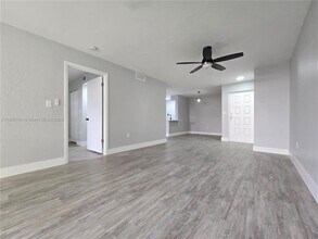 2831 N Oakland Forest Dr, Unit 108 in Oakland Park, FL - Foto de edificio - Building Photo
