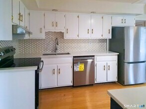 651 Quinnipiac Ave in New Haven, CT - Building Photo - Building Photo