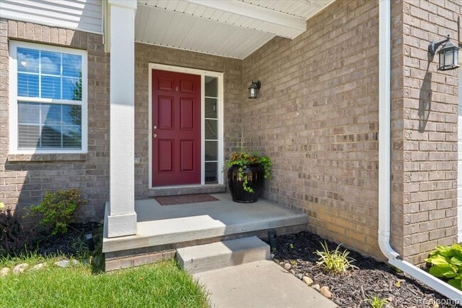 21422 Navarra Dr in South Lyon, MI - Building Photo - Building Photo